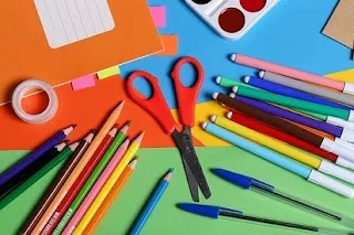 Atividade de Inglês sobre materiais escolares