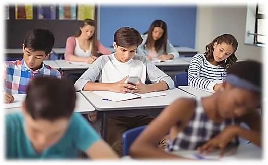 Atividade Interpretativa de Notícia: Proibição de Celular nas Escolas - 8º e 9º ano