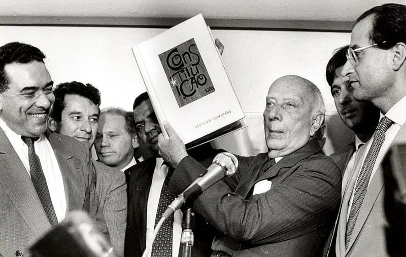 Atividade sobre a redemocratização