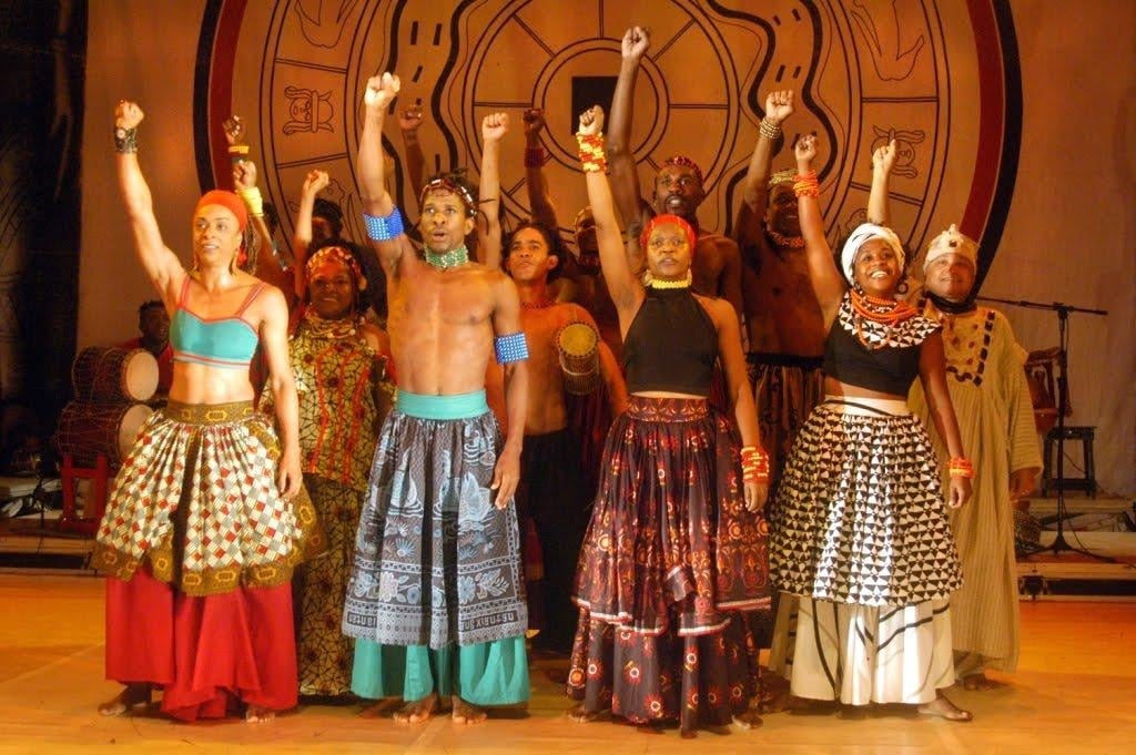 Atividade sobre Expressões Teatrais no Brasil - Anos Finais